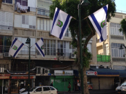  بالصور: البلدية تنصب الأعلام الاسرائيلية في مدينة يافا احتفالاً بالاعياد اليهودية